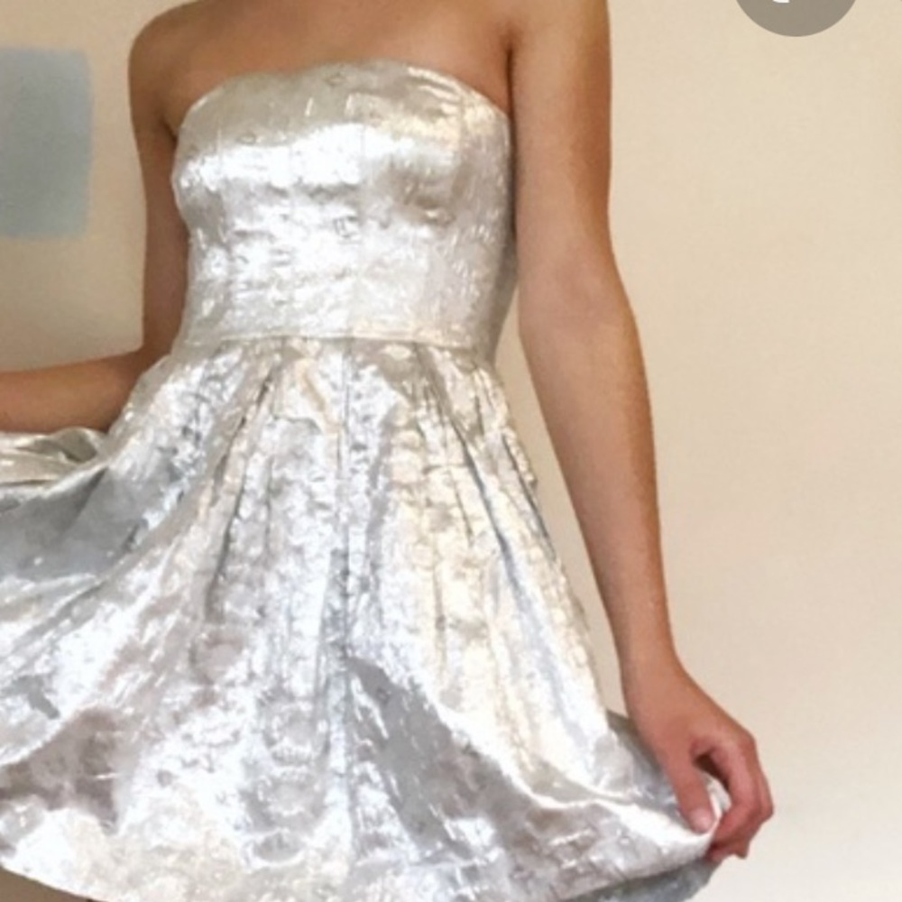 Calvin Klein EUC silver party dress perfect for a wedding or evening out.